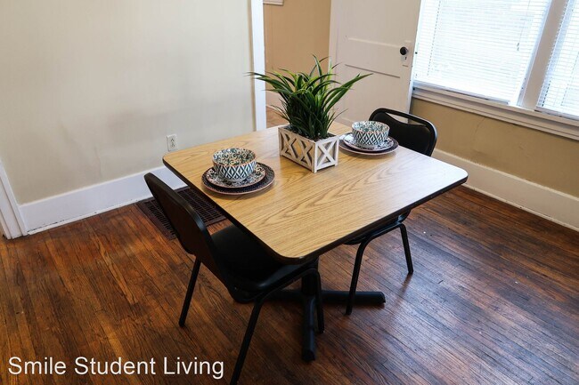 Building Photo - 2 br, 1 bath Room For Rent - 602 S. Lincoln