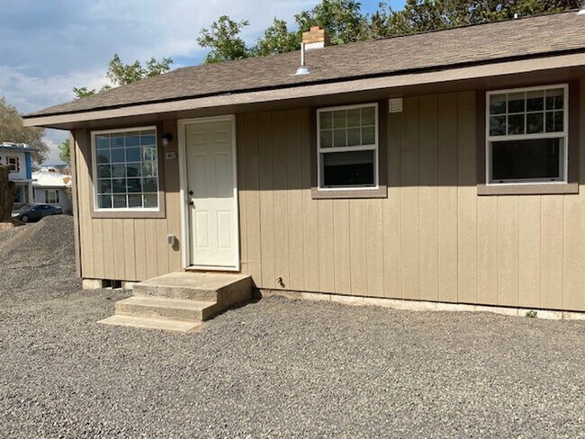 Building Photo - Remodeled 2 bedroom 1 bath in Warden