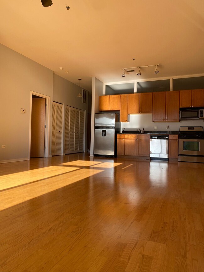 Kitchen - 2915 N Clybourn Ave