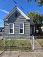 Building Photo - 313 Thomas St