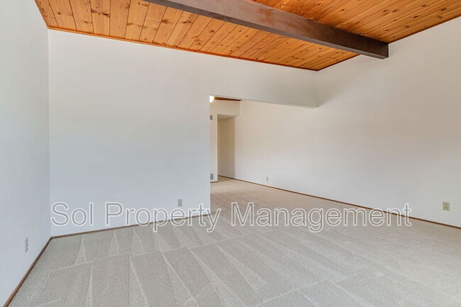 Building Photo - 3 Treanor St