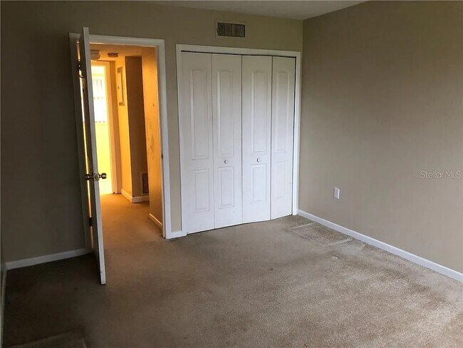 Foto del edificio - 836 Sky Lake Cir