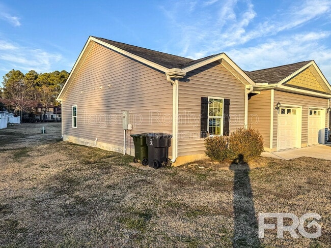 Building Photo - 1400 S Taylor St