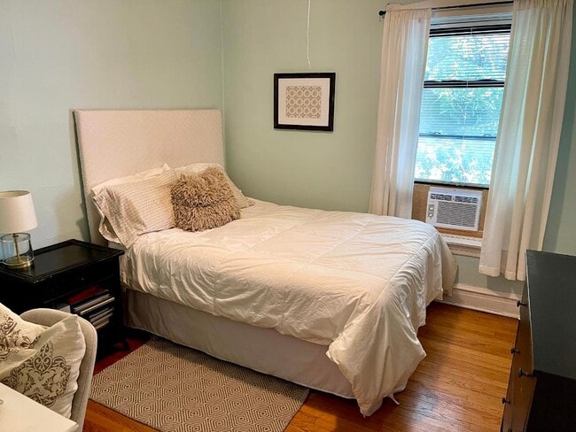Bedroom - 3756 N Ashland Ave