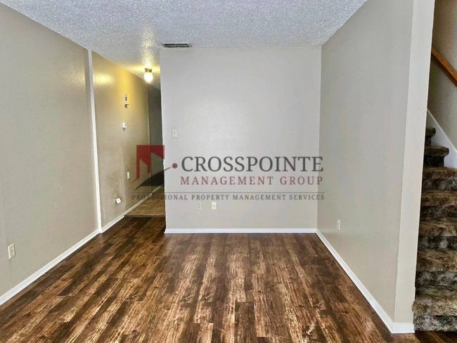 Building Photo - Tammy Lynn Dr Duplex