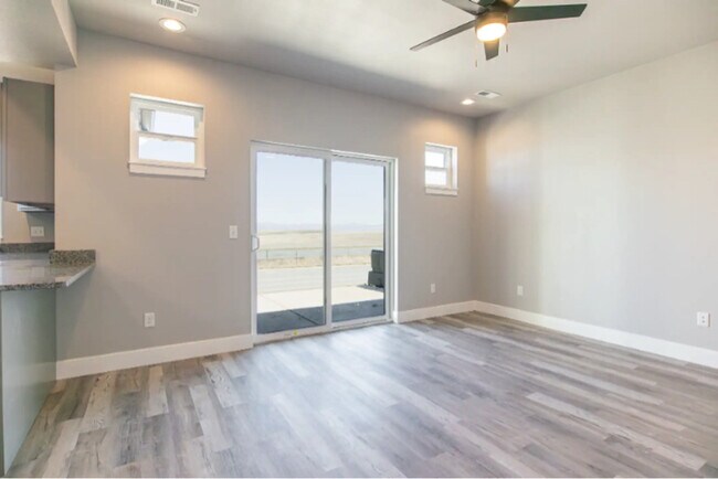 Foto del edificio - 2296 Deerfield Ln