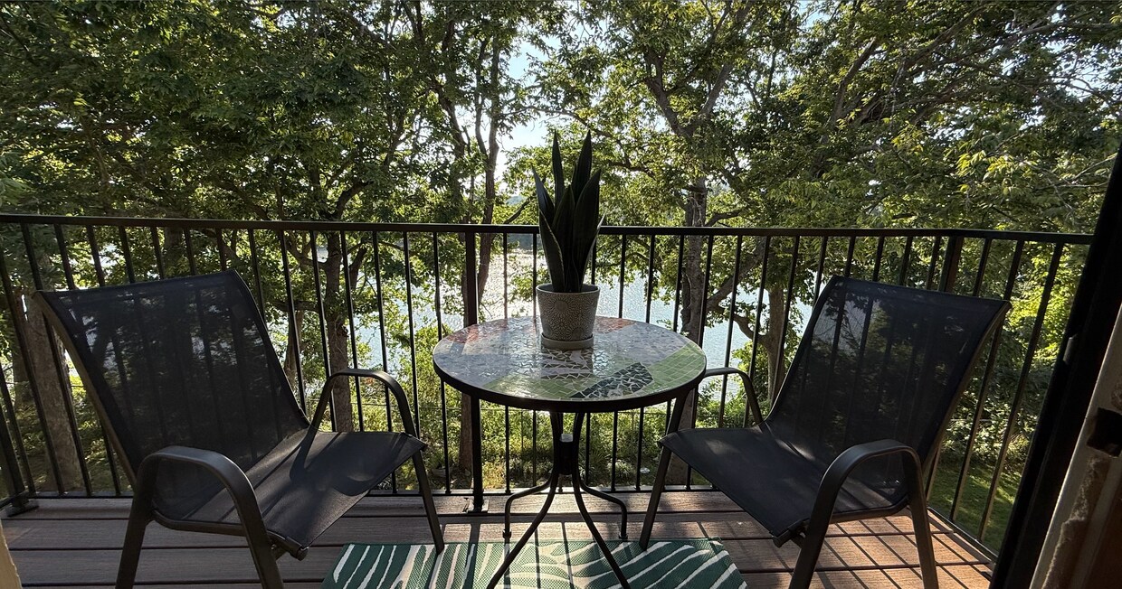 Balcón con vista al río - 515 Basswood Ave