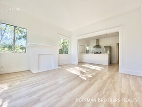 Building Photo - 402 N Ave 54