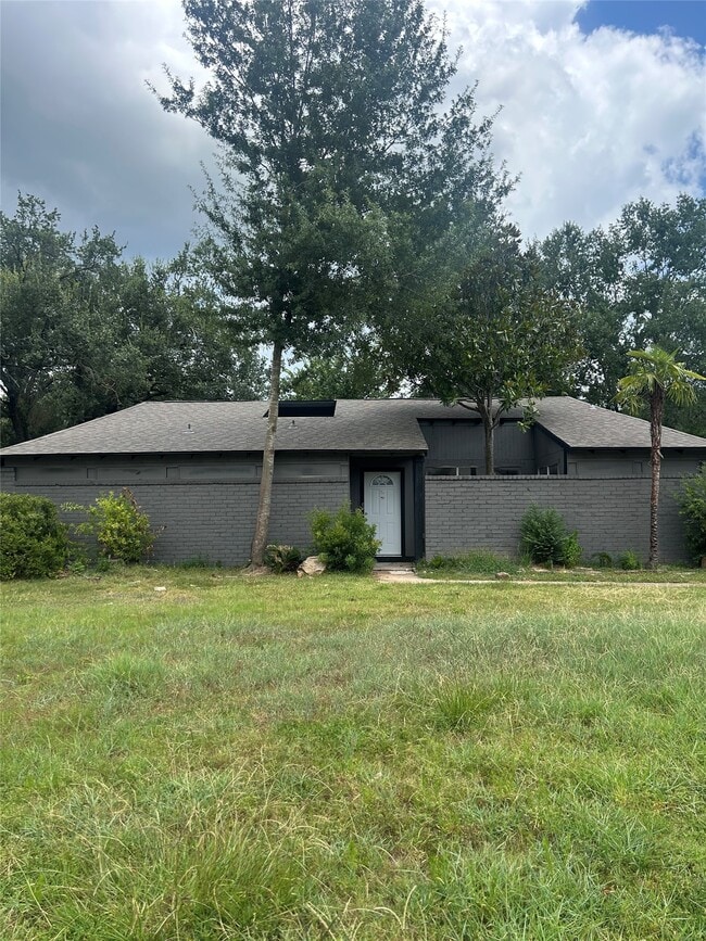 Building Photo - 15811 Pathfield Dr