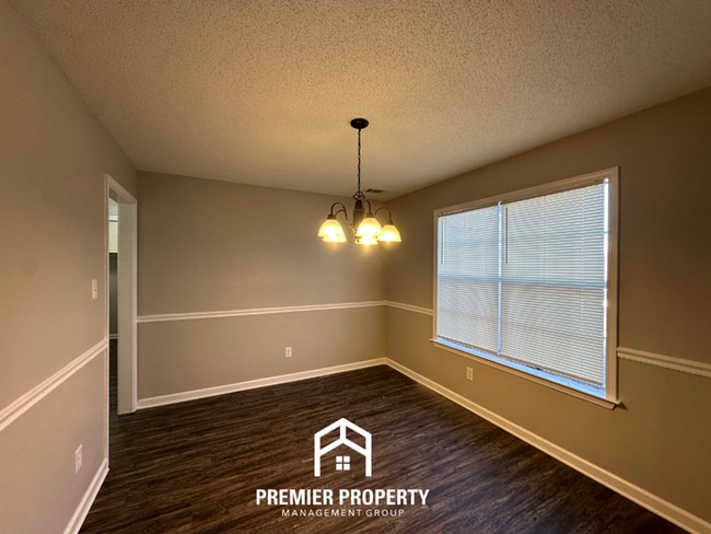 Photo - 4 Bedroom Home for Rent in Memphis, TN | High Ceilings, Stone Fireplace & 2-Car Garage