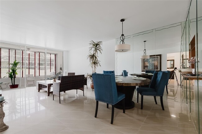 Foto del edificio - 8300 Sands Point Blvd