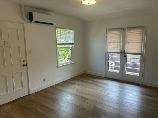 Foto del edificio - 1235-1237 Virginia Ave