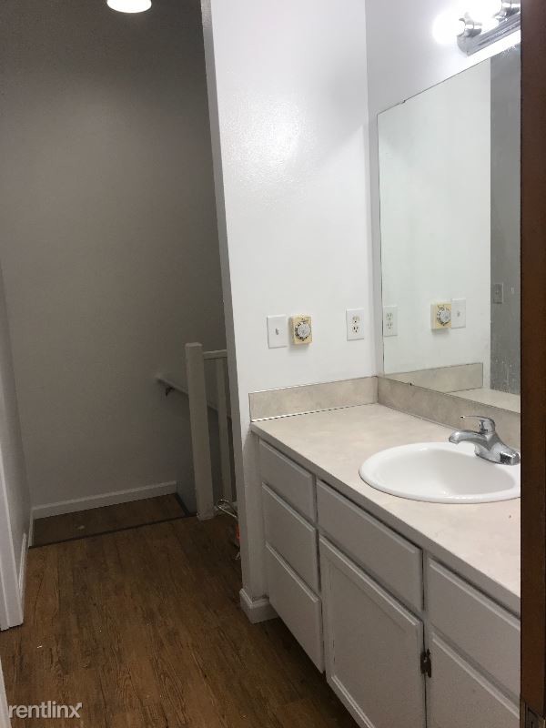 Building Photo - 4819 Delridge Way SW