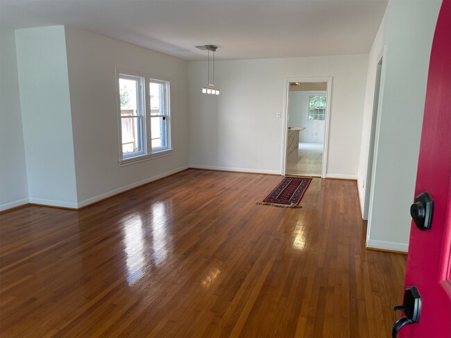 Building Photo - 3720 Jardin St