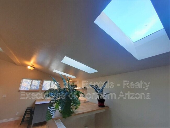 Foto del edificio - 2304 N Talkington Dr