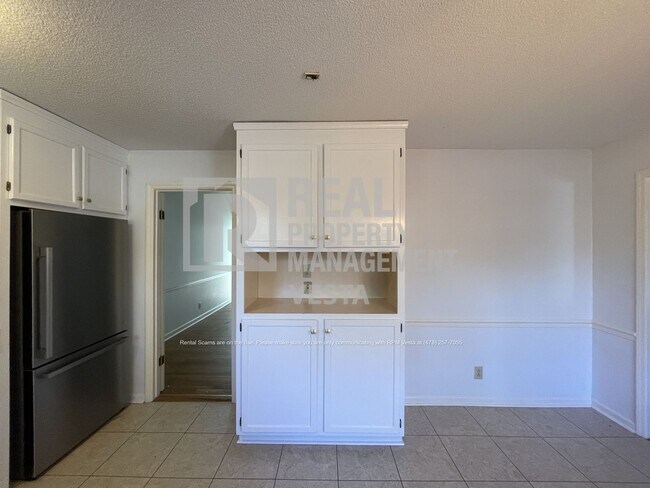 Building Photo - 553 Beauregard Dr