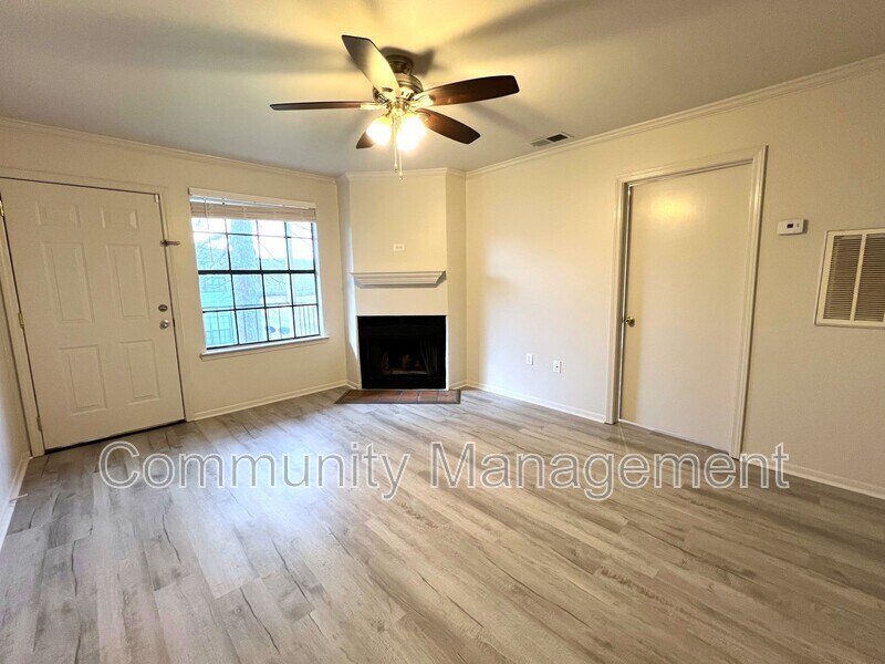 921 W Tony St, Gonzales, LA 70737 Condo for Rent in Gonzales, LA