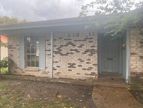 Building Photo - 1106 Yukon Dr