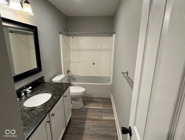 Foto del edificio - 6521 Rushing River