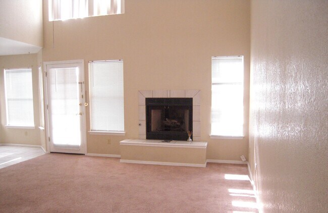 Building Photo - 9030 Echo St