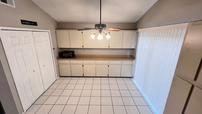 Foto del edificio - Beautiful 3/2 Home Located In Waterford La...