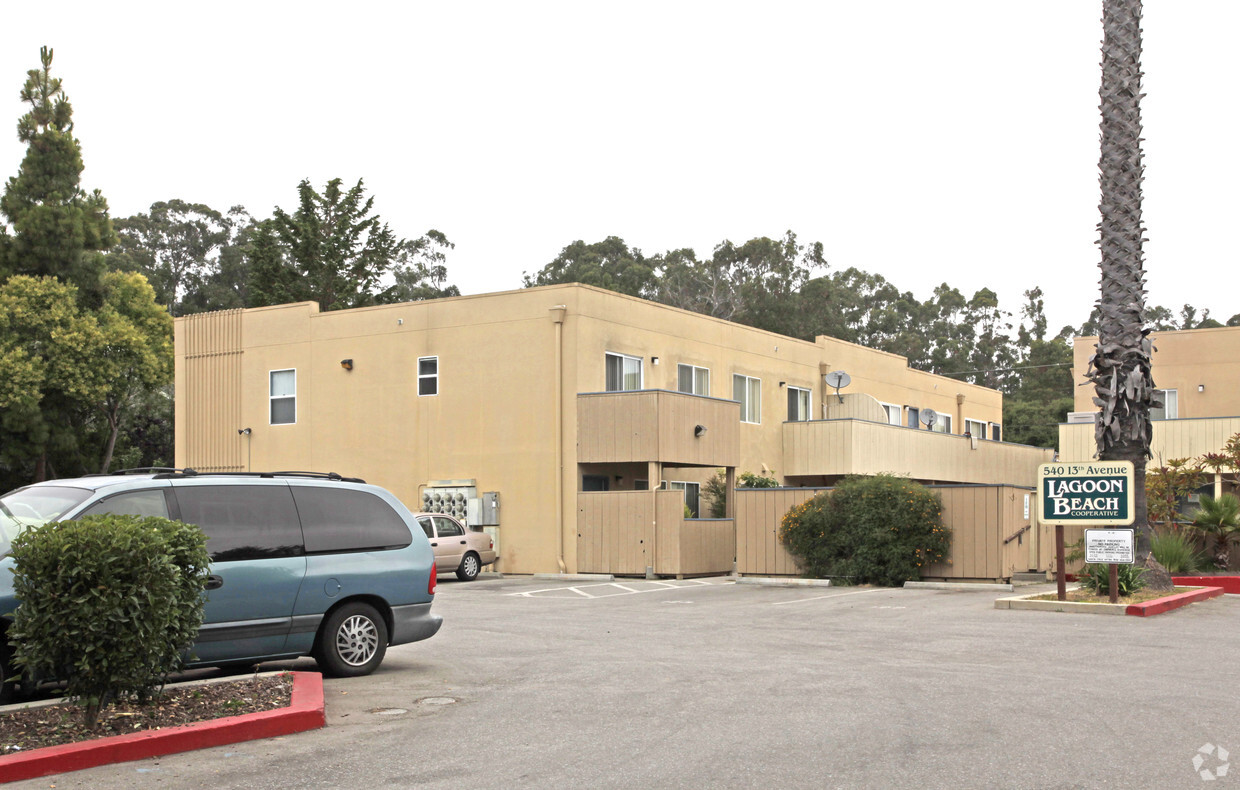 Primary Photo - Lagoon Beach Apartments