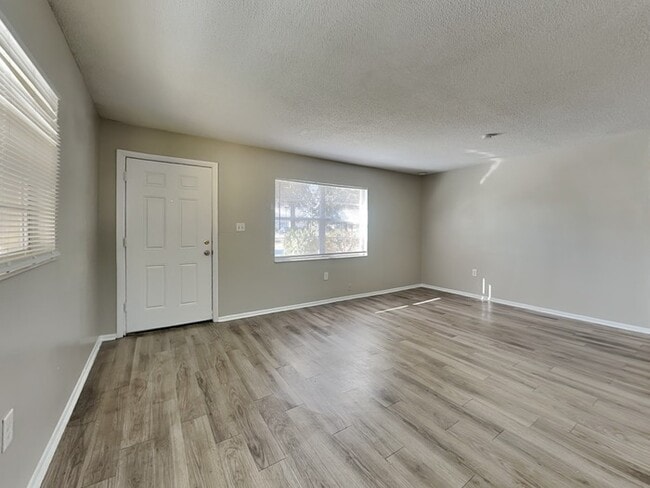 Building Photo - 2230 Rohr Dr