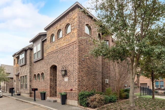 Building Photo - Modern 3 Bed Townhouse with Granite Countertops and Hardwood Floors in Keller, TX