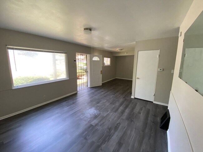 Foto del edificio - Recently Renovated 3 Bedroom Home Coming A...