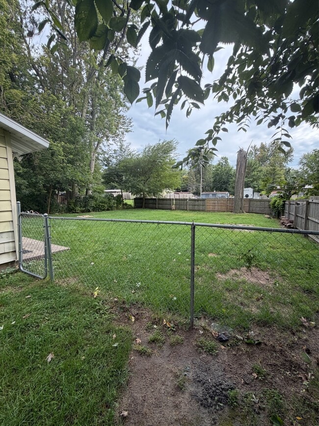 Building Photo - 3003 Greenbelt Dr