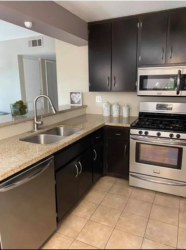 Foto del edificio - 13801 Shirley St