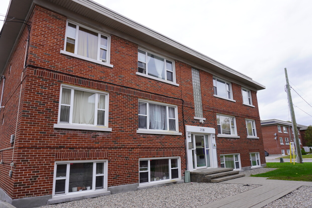 Building Photo - 358 Tillbury Ave