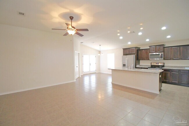 Foto del edificio - 5621 Peach Dr