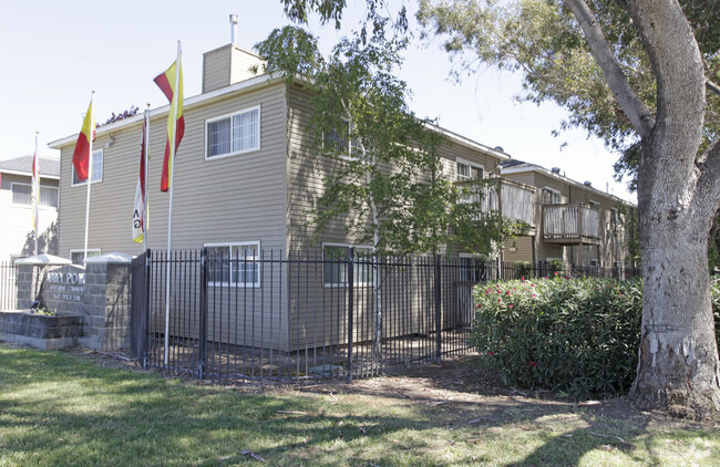 Exterior - Front - Abbey Pointe Apartments