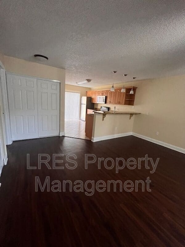 Building Photo - 3651 N Goldenrod Rd
