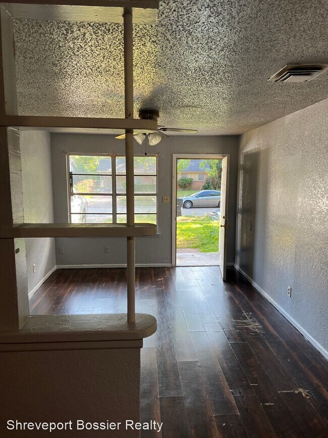 Building Photo - 3 br, 1 bath House - 749 Navaho Trail