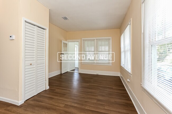 Building Photo - 544 E 60th ST