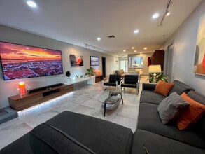 Building Photo - 4021 N Cypress Dr