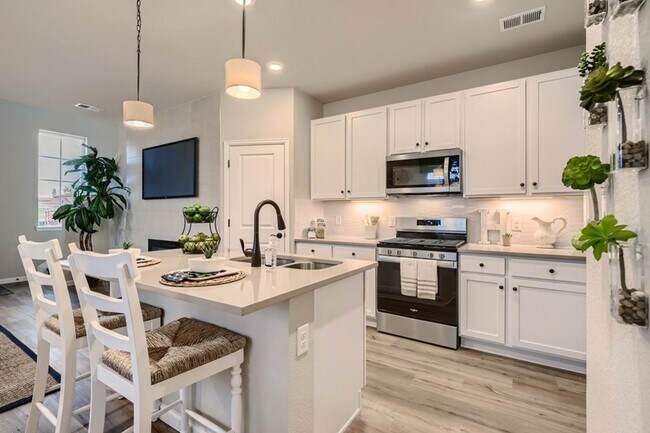 Foto del edificio - Embrace urban living in Highlands Ranch, CO with a new home at Verona.