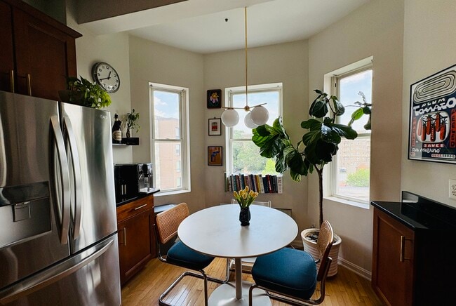 Foto del edificio - 1415 Chapin St NW