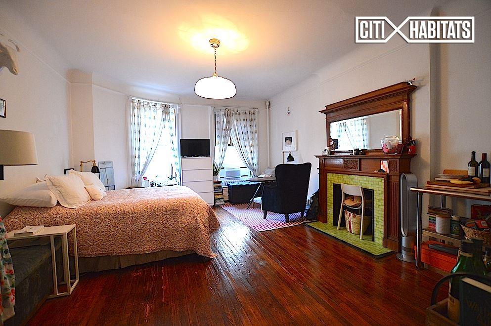 Primary Photo - 68 W 85th St