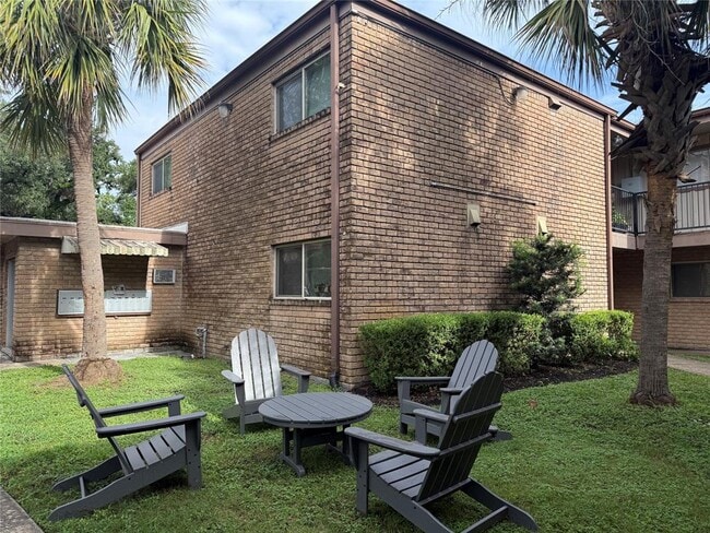 Building Photo - 1530 Heights Blvd
