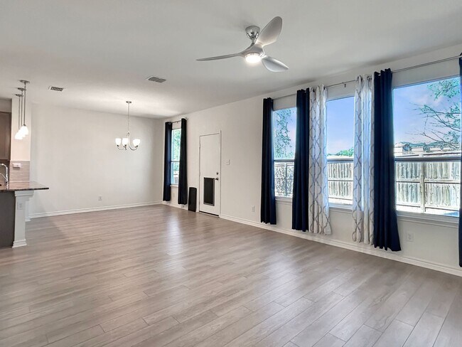 Building Photo - Spacious Northeast Side Home | 3 Bed, 2.5 Bath