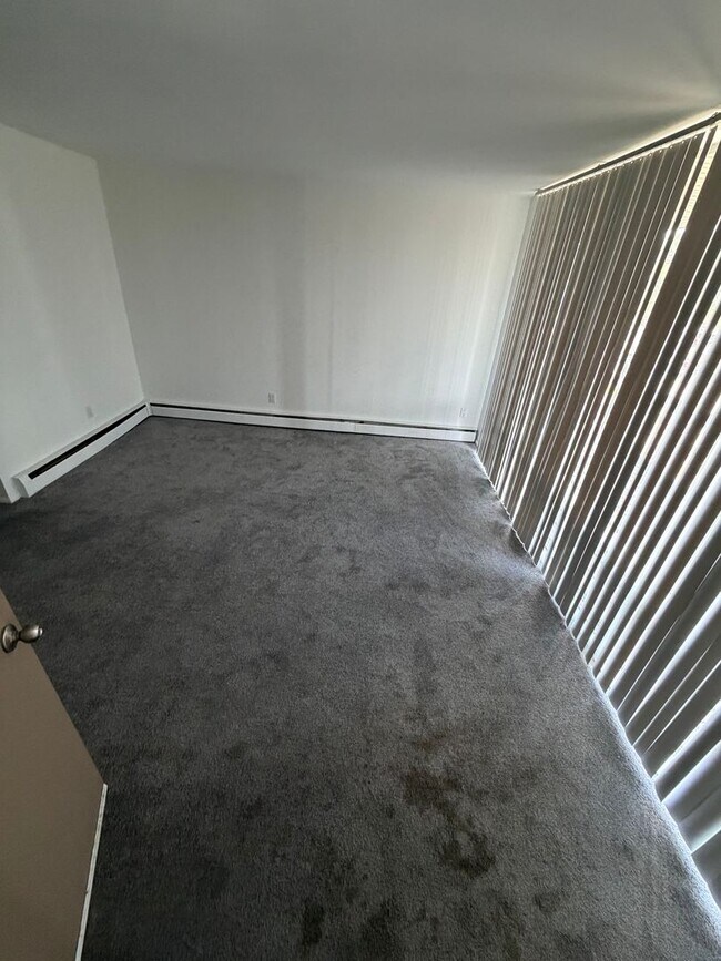 Building Photo - Nautical Mile One Bedroom