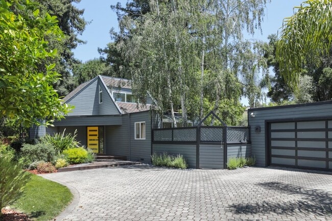 Building Photo - 440 9th Ave