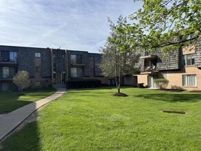 Building Photo - 1632 Forest Green Dr