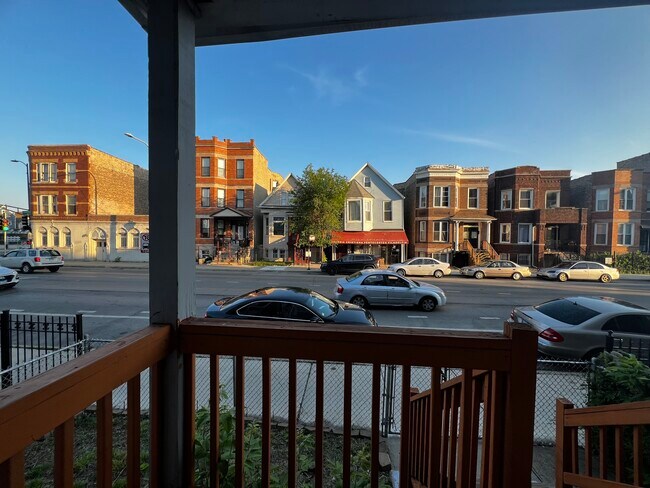 Foto del edificio - 3610 W Diversey Ave