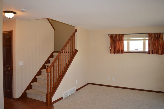 Building Photo - 9009 Ancient Oak Ln