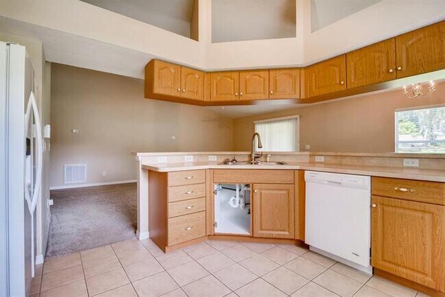 Foto del edificio - 3206 Bloomingdale Ave, Valrico, FL, 33596