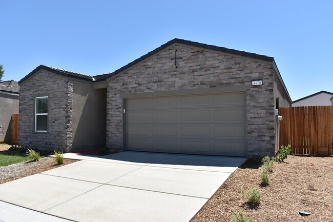 Building Photo - 4470 N San Clemente Ave